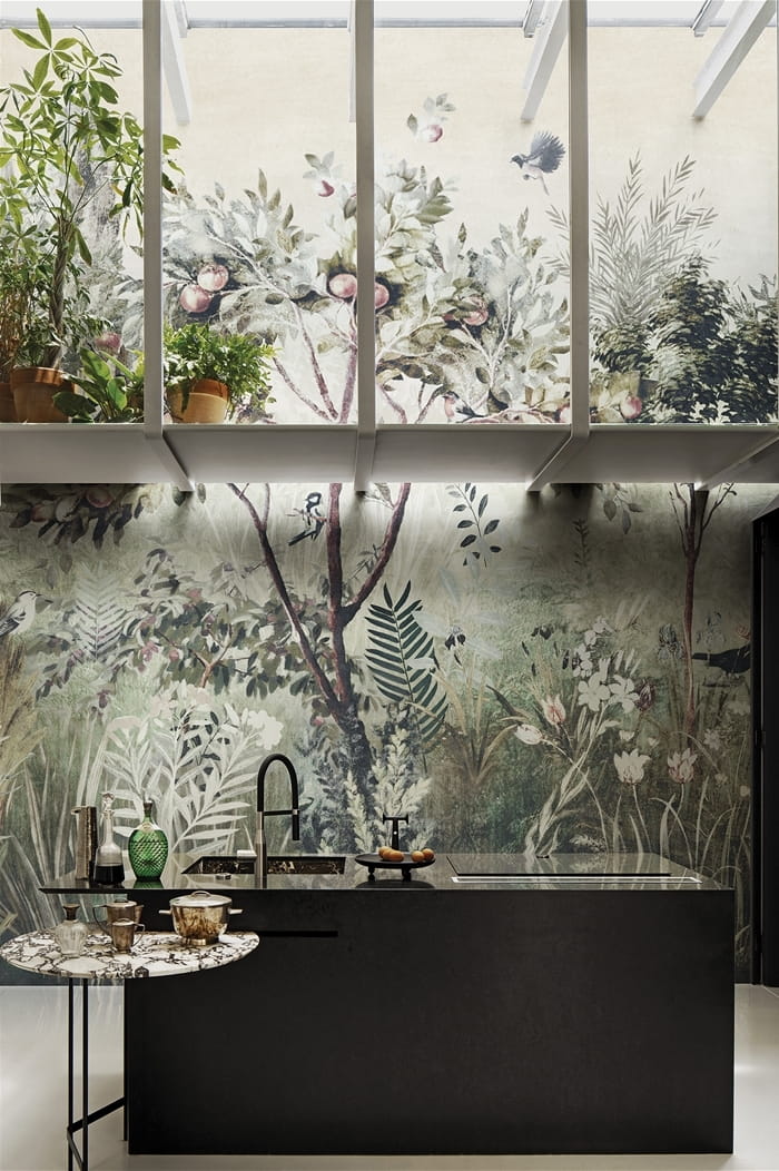 London Art 18058-04 22 Iconic Re-edition Liviae Hortus - mural z motywem drzewa na łące i ptaków