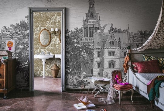 Rebel Walls R19256 Vintage Brocade Fairyland Graphite - mural z tajemniczym zamkiem