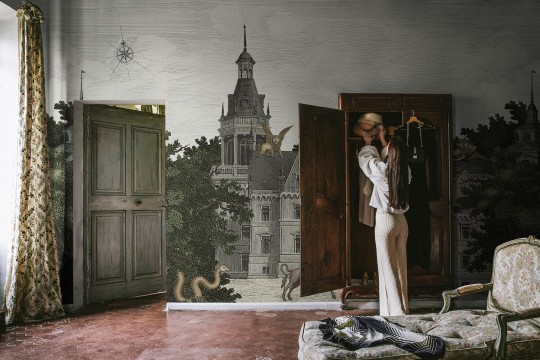 Rebel Walls R19270 Vintage Brocade Fairyland Vintage- mural z tajemniczym zamkiem