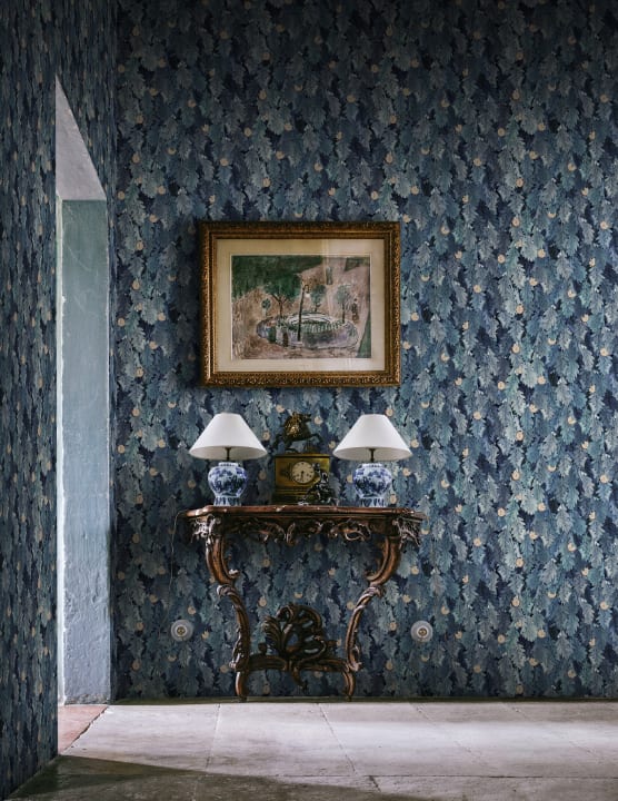Rebel Walls R19272 Vintage Brocade No Time to Waste Blue - tapeta w liście dębu
