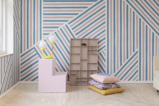 Rebel Walls R19409 More is More Different Directions Pink&Blue - mural w linie