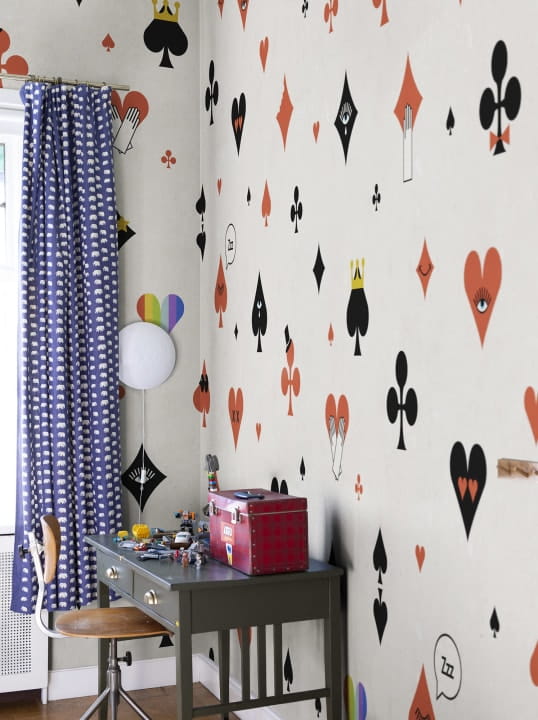Rebel Walls R19432 More is More Poker Face Red - mural maksymalistyczny