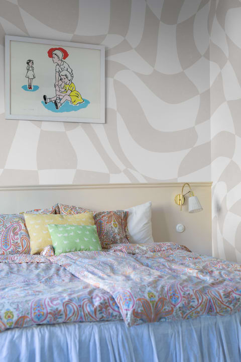 Rebel Walls R19476 More is More Psychedelic Chess Beige- mural abstrakcyjny