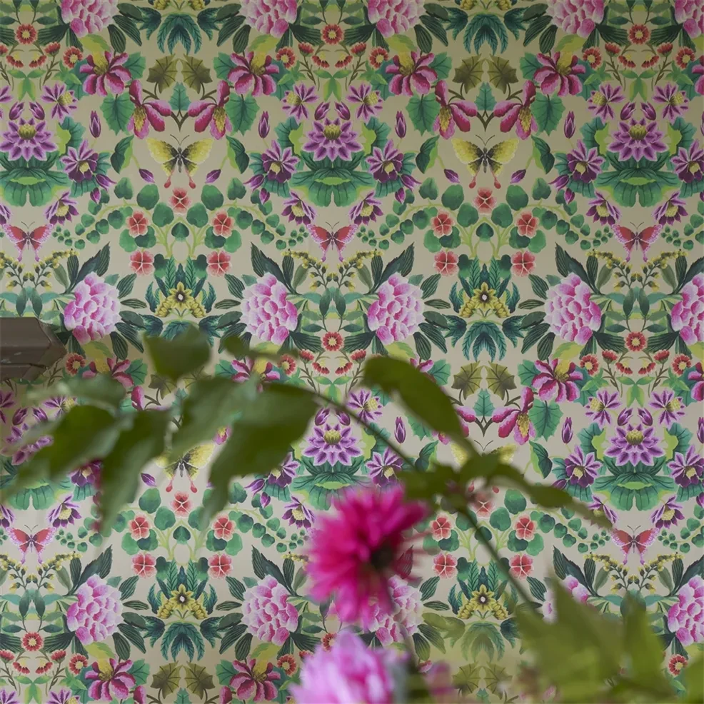 Designers Guild PDG1156/01 Ikebana Damask Fuchsia - tapeta z motywem kwiatowego adamaszku