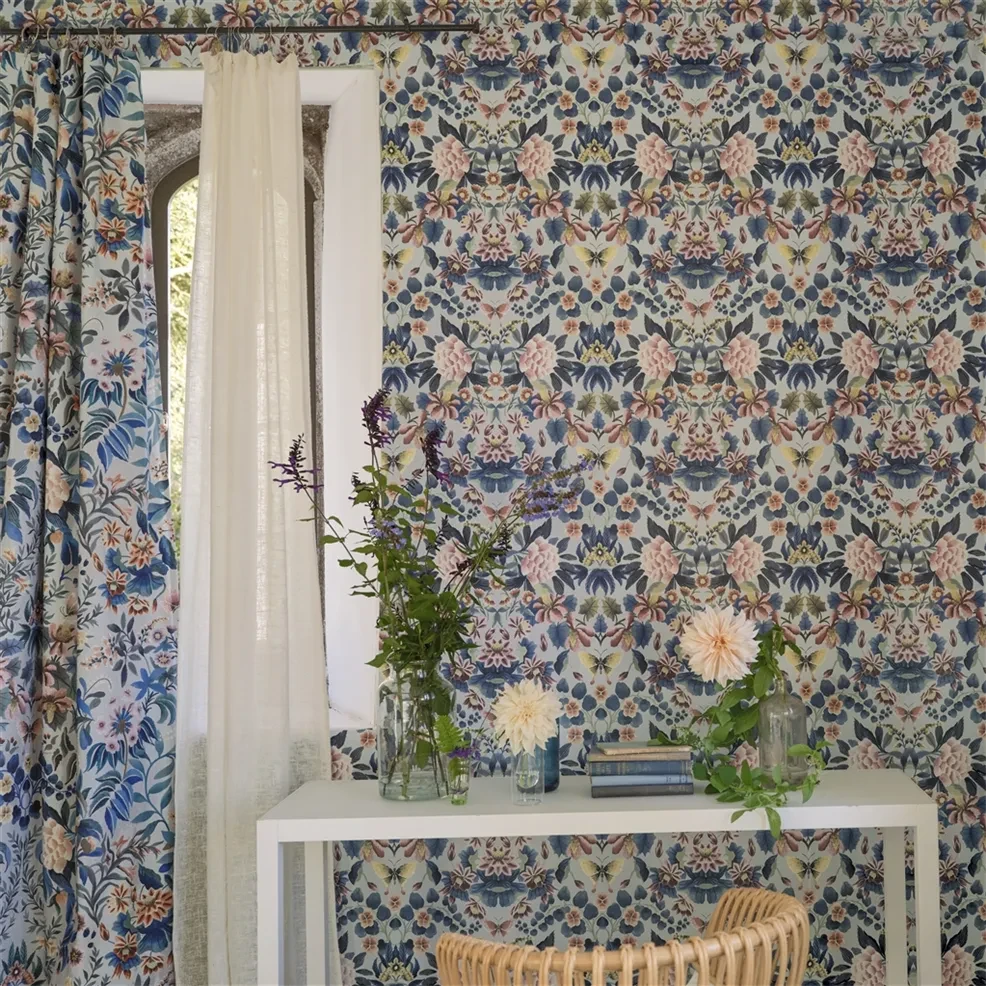 Designers Guild PDG1156/04 Ikebana Damask Slate Blue - tapeta z motywem kwiatowego adamaszku