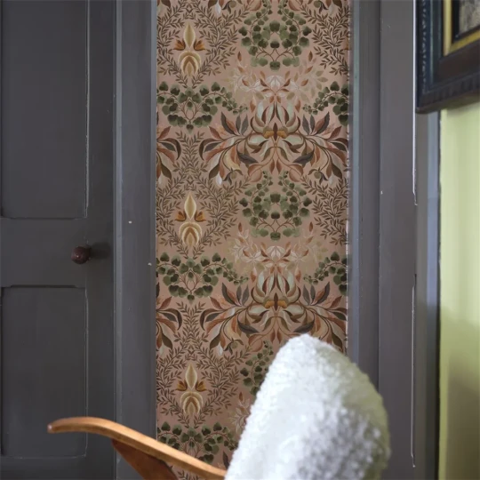 Designers Guild PDG1157/03 Ikebana Karakusa Copper - tapeta z motywem kwiatowego adamaszku