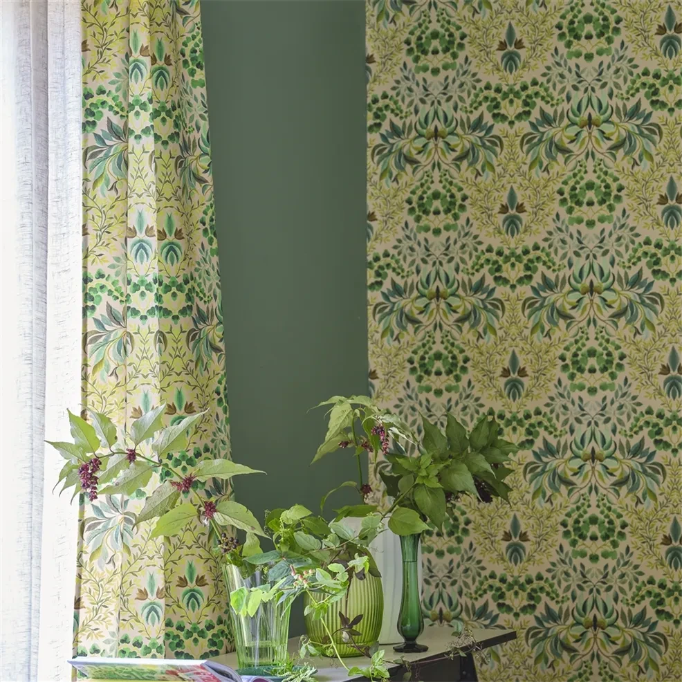 Designers Guild PDG1157/04 Ikebana Karakusa Emerald - tapeta z motywem kwiatowego adamaszku