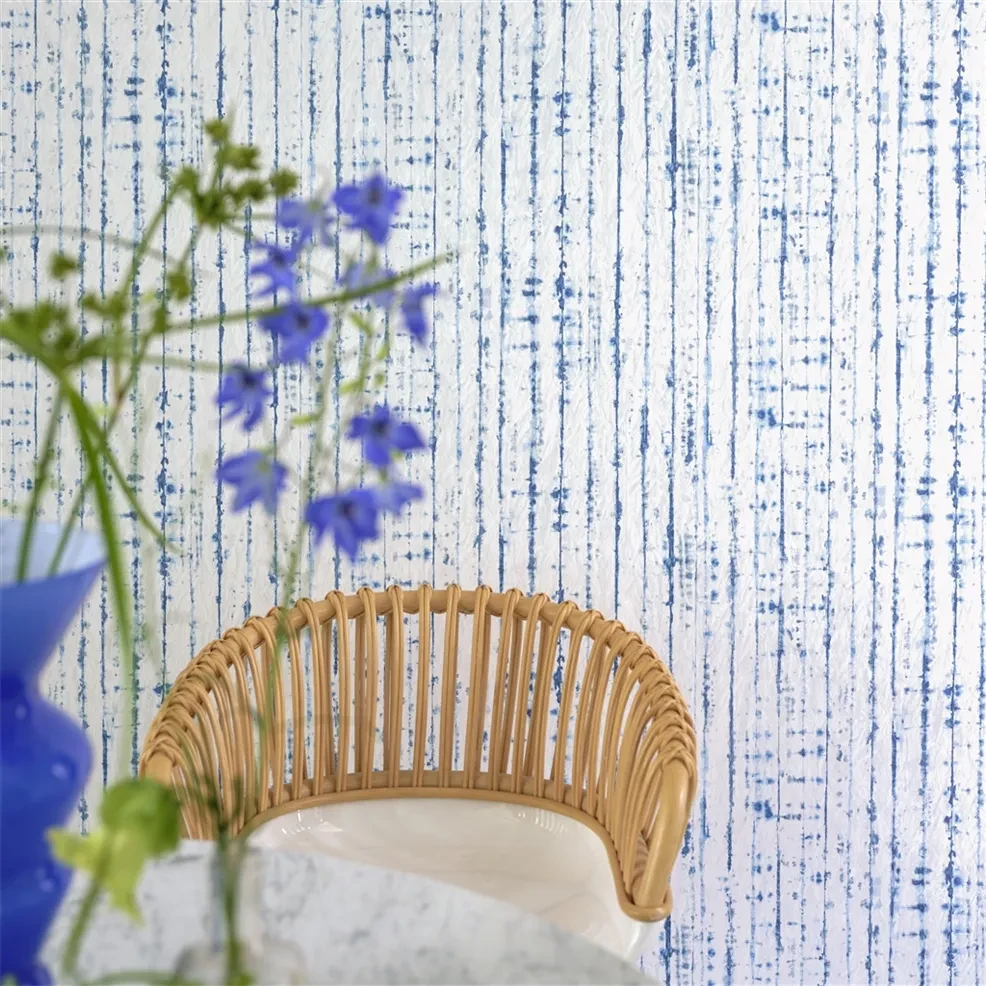 Designers Guild PDG1159/04 Ikebana Shiwa Cobalt - tapeta z motywem starej ściany
