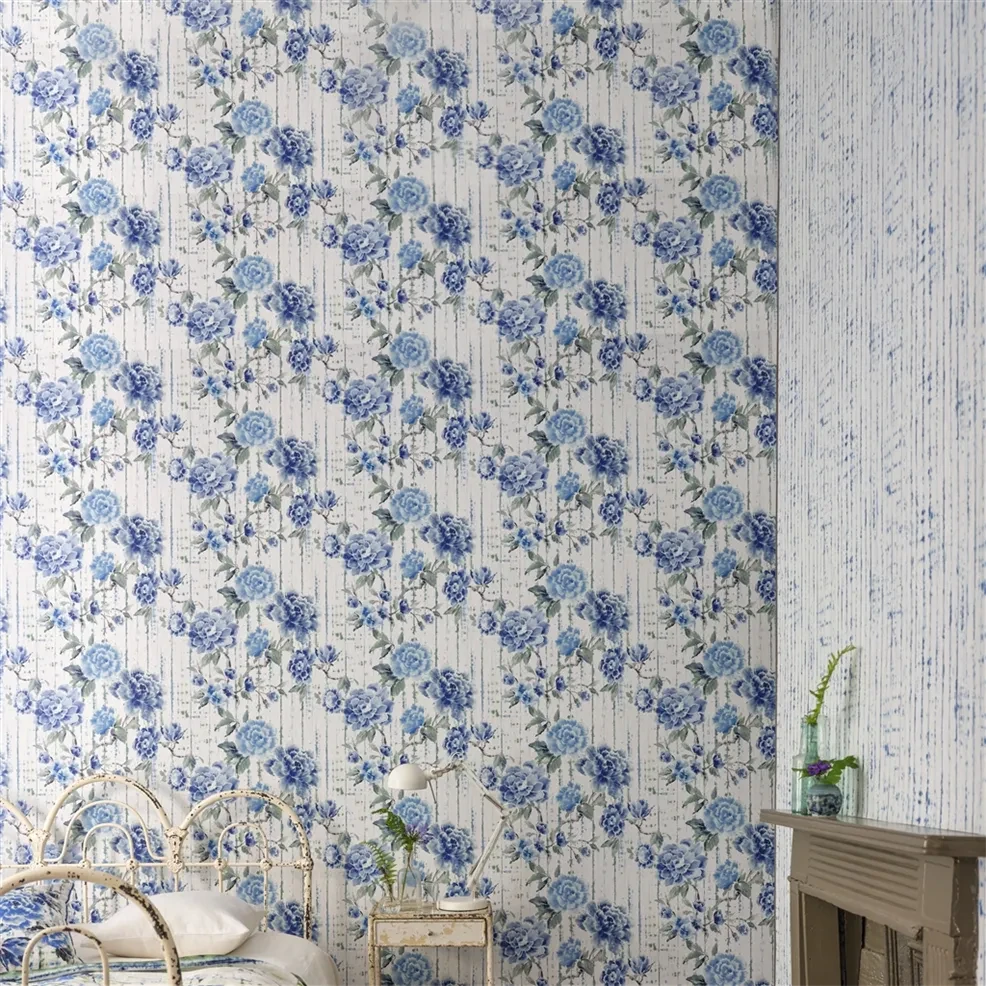 Designers Guild PDG1159/04 Ikebana Shiwa Cobalt - tapeta z motywem starej ściany