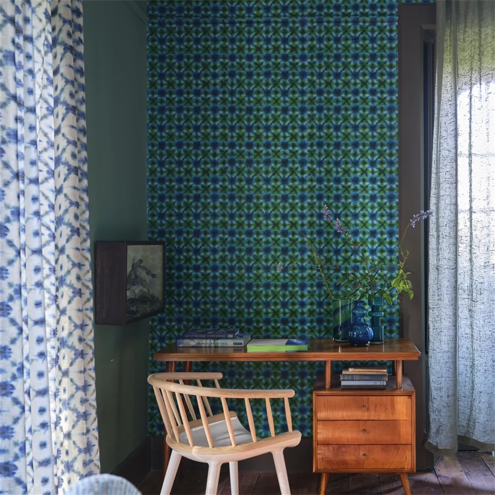 Designers Guild PDG1160/03 Ikebana Shibori Emerald - tapeta z motywem geometrycznym