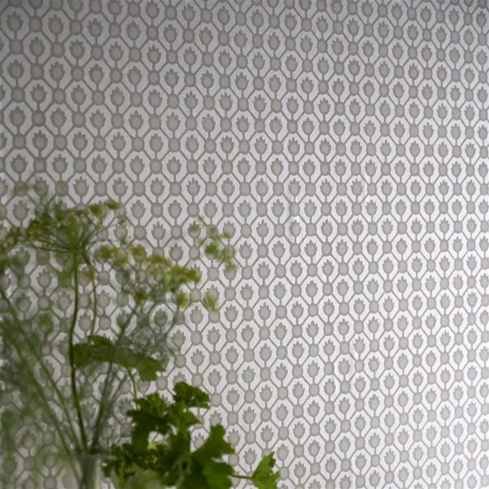 Designers Guild PDG1150/03 Porcelaine De Chine Jaal Platinum - tapeta z motywem geometrycznej siatki
