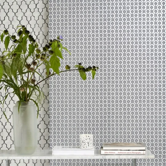 Designers Guild PDG1150/04 Porcelaine De Chine Jaal Stone - tapeta z motywem geometrycznej siatki
