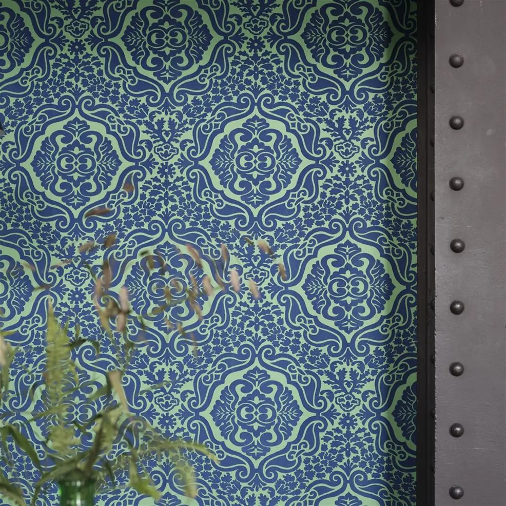 Designers Guild P446/01 Minakari Fioravanti Cobalt - tapeta z motywem adamaszku