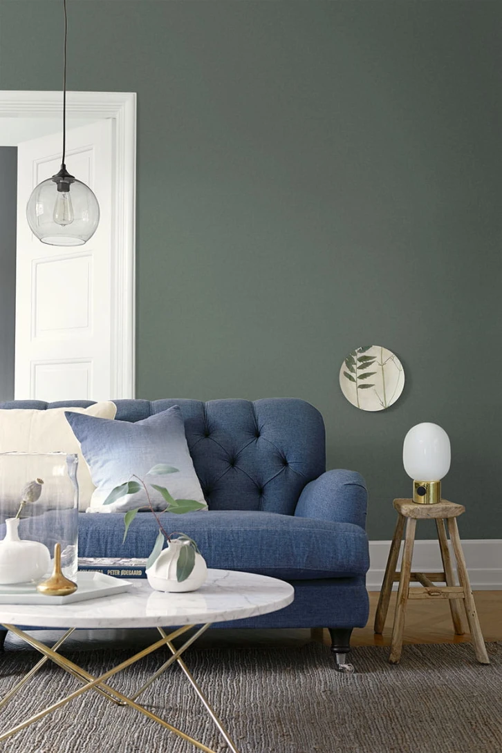 Boras Tapeter 7556 Pigment Dusk Green - minimalistyczna tapeta w zielonym kolorze