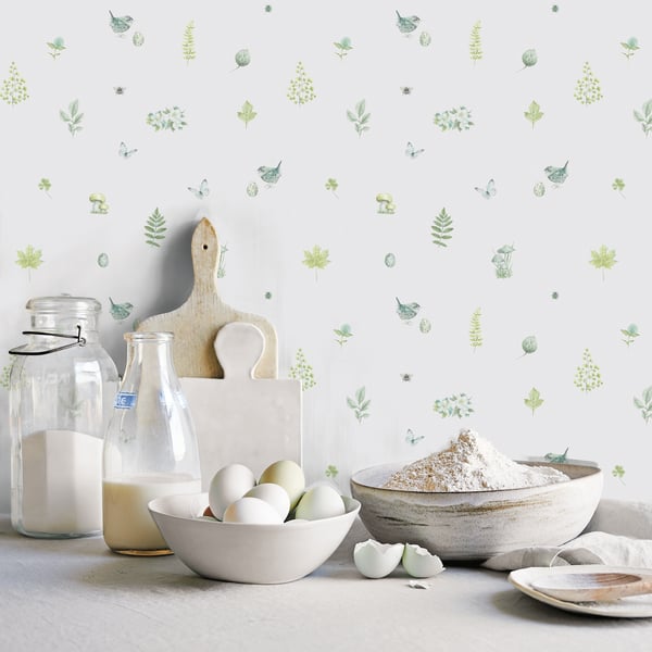 Galerie G45443 Just Kitchen - leśna tapeta z motywem trzmiela, liści, kwiatów, grzybów, kwiatów i motyli