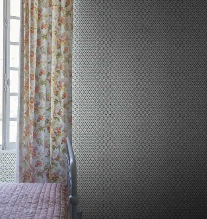 Sandberg S10244 Le Village Hugo Misty Blue - tapeta geometryczna