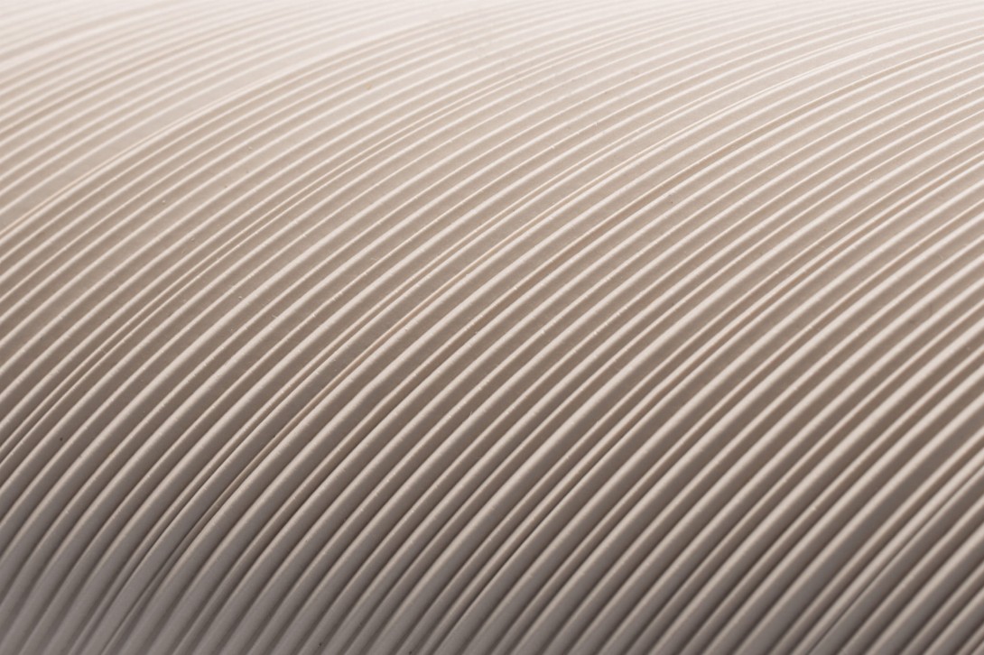 VINYLPEX W11.379 Hugo - tapeta obiektowa w cienkie prążki piaskowa
