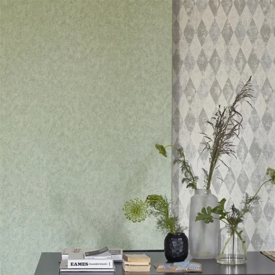 Designers Guild PDG1090/04 Foscari Fresco Arlecchino Concrete - tapeta z motywem rombów