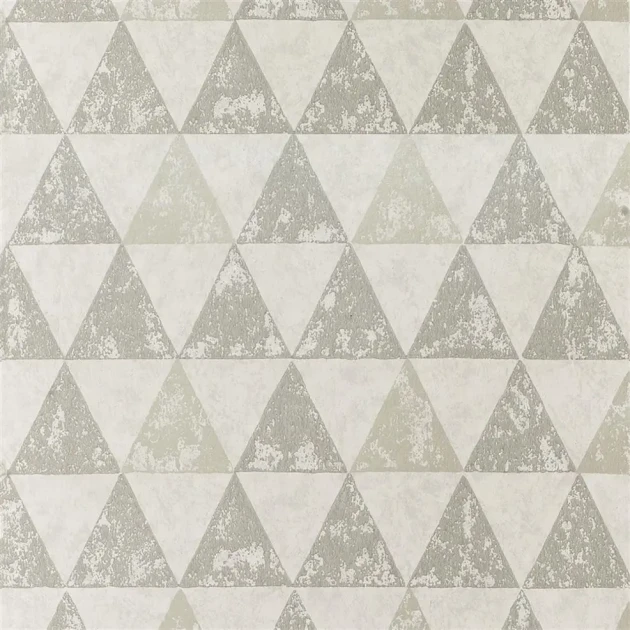 Designers Guild PDG1091/02 Foscari Fresco Dorsoduro Platinum - tapeta z motywem trójkątów