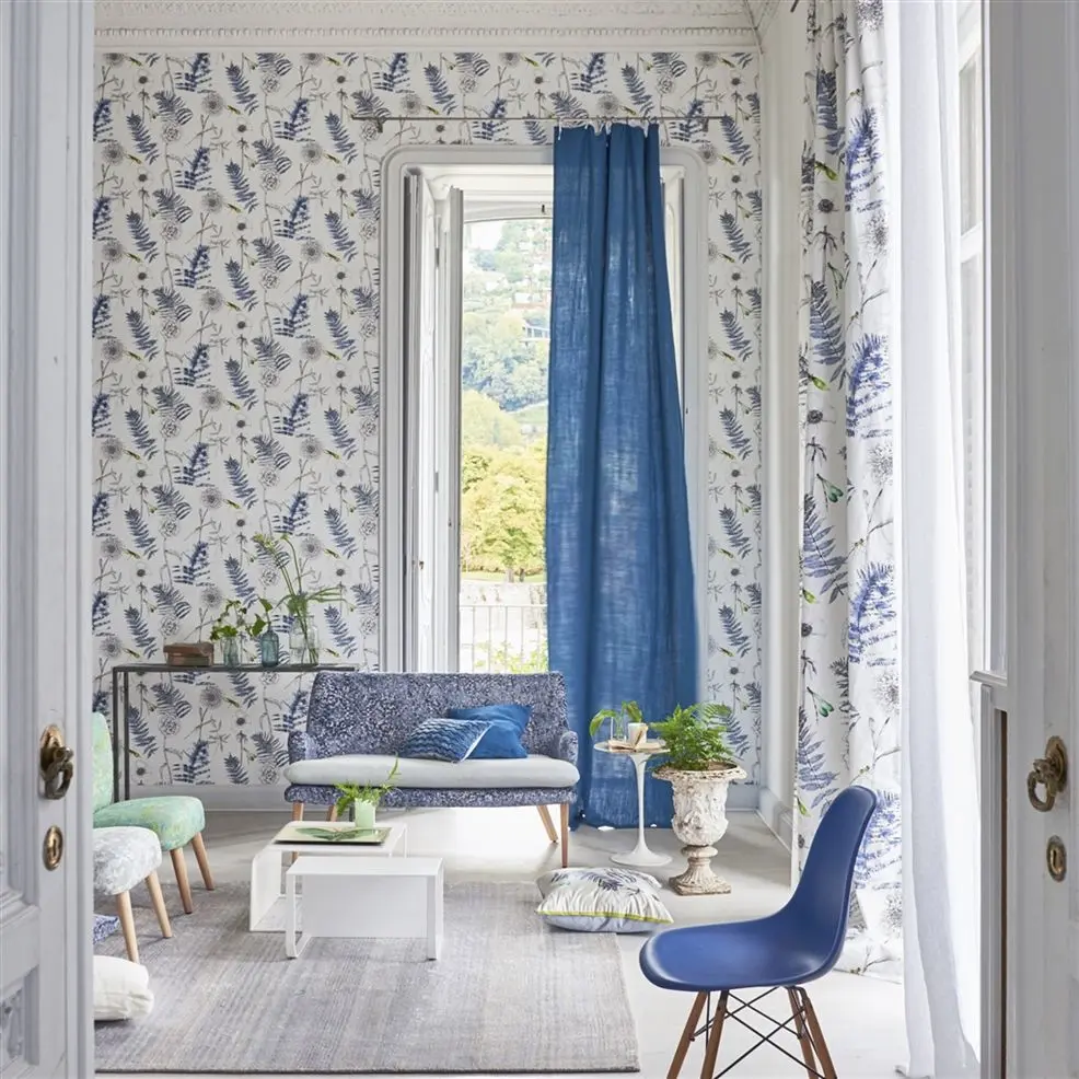 Designers Guild PDG1022/01 Majolica ACANTHUS INDIGO - tapeta z motywem kwiatów i ważek