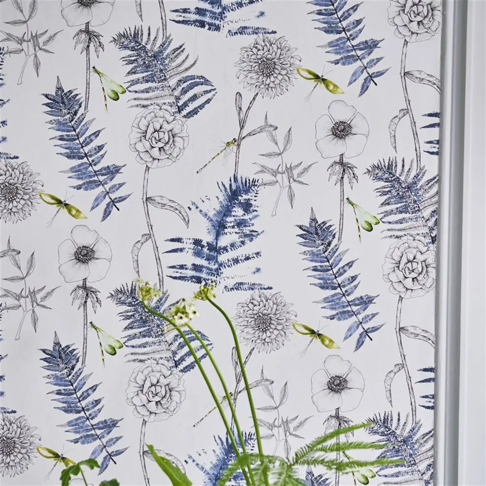 Designers Guild PDG1022/01 Majolica ACANTHUS INDIGO - tapeta z motywem kwiatów i ważek