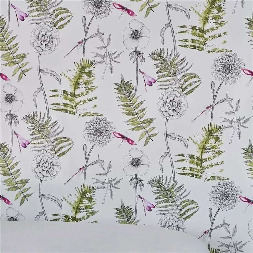 Designers Guild PDG1022/04 Majolica ACANTHUS MOSS - tapeta z motywem kwiatów i ważek