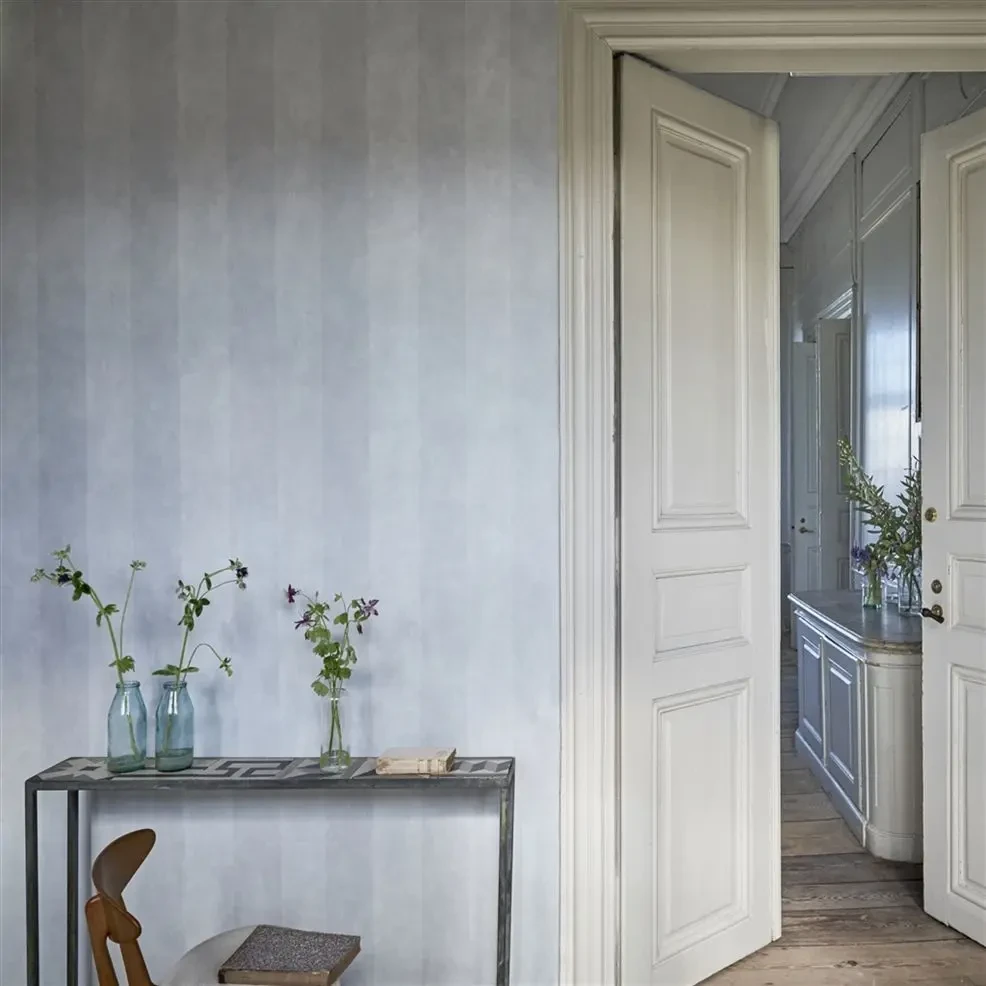Designers Guild PDG720/06 Parchment Stripe BURNISHED COPPER - tapeta z motywem ściany z betonu