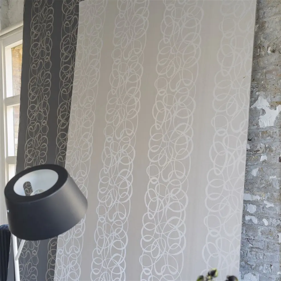 Designers Guild PDG692/02 Marquisette Montauroux Platinum - tapeta z motywem geometrycznych linii