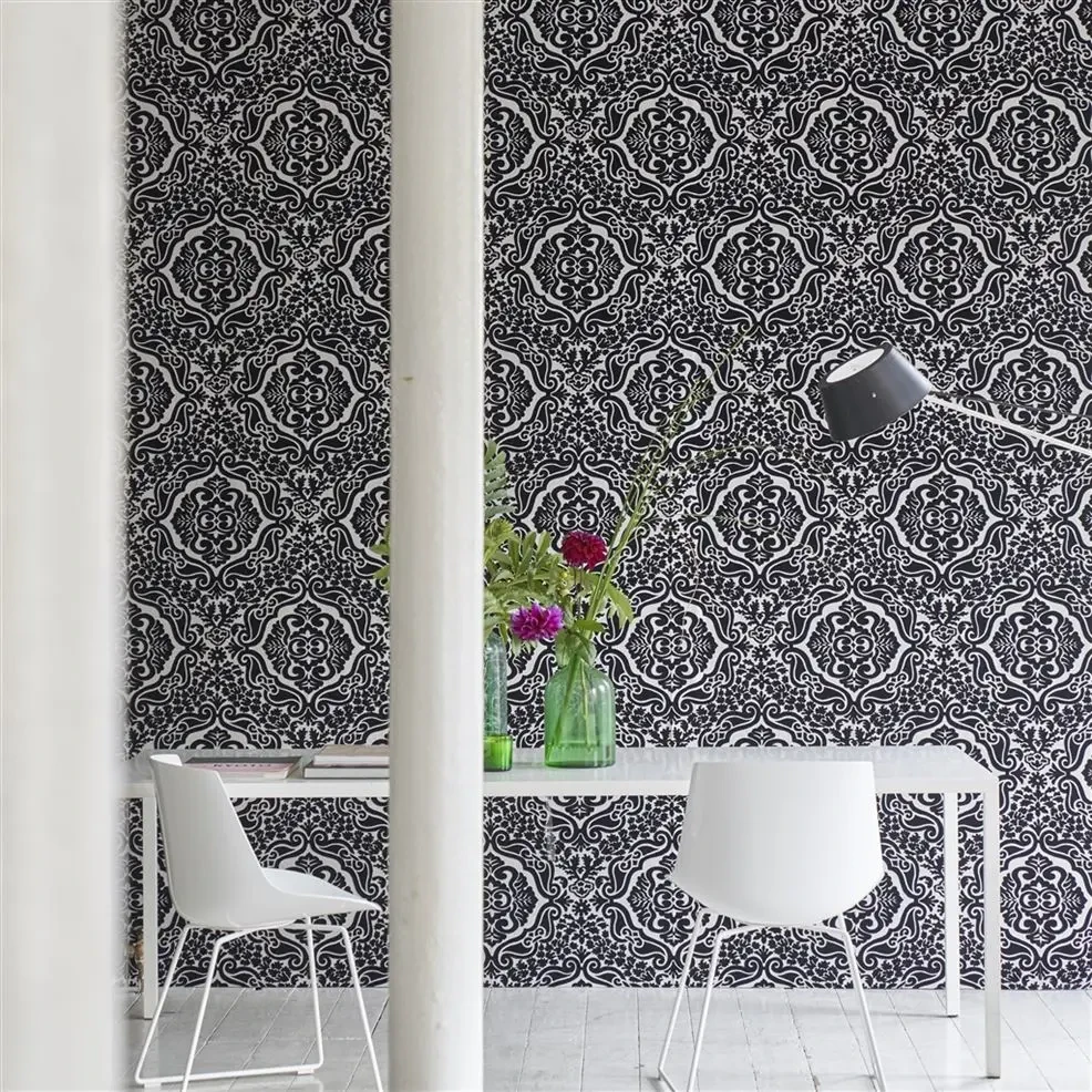 Designers Guild P446/01 Naturally III FIORAVANTI - NOIR - tapeta z motywem adamaszku