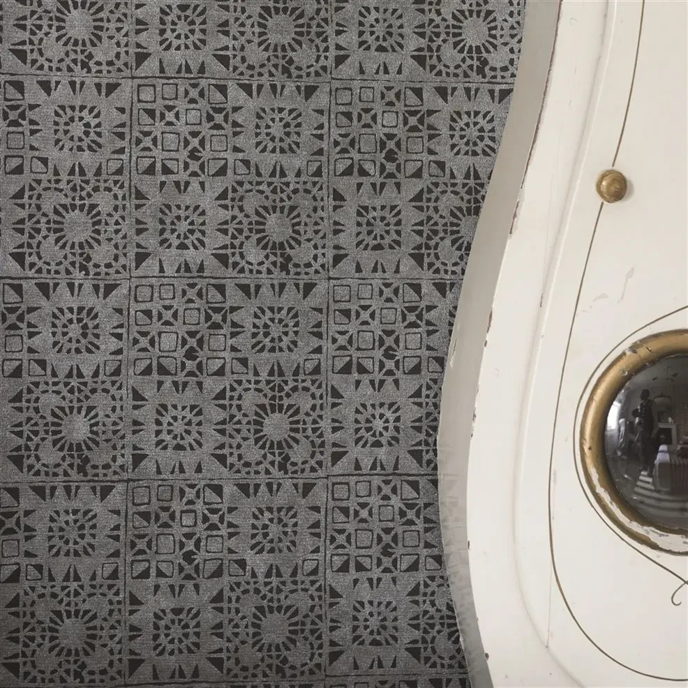 Designers Guild P605/10 Contarini SEREGO - PLUM - tapeta z motywem geometrycznych kafelek