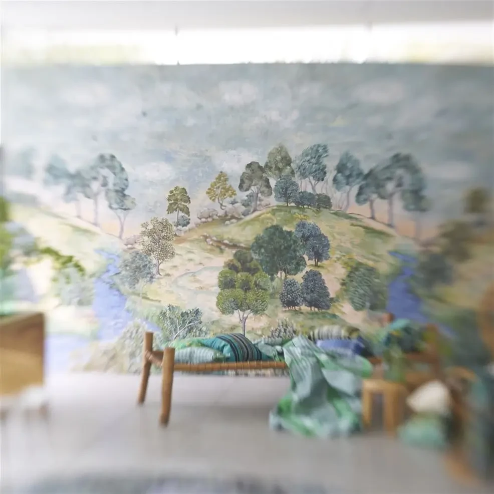Designers Guild PDG1134/01 Scenes & Murals II BANDIPUR GRASSCLOTH SKY - mural z motywem drzew, rzeki i łąki