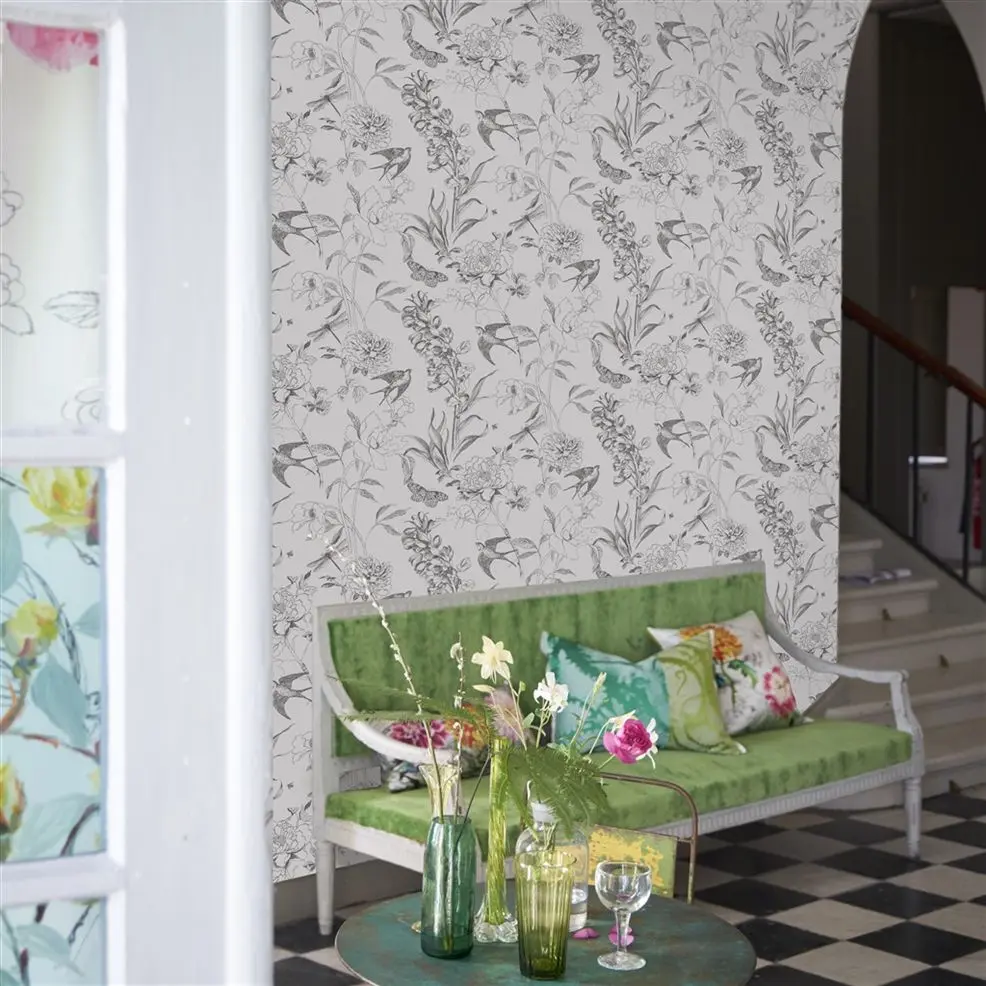 Designers Guild PDG721/02 Flowers Sibylla Garden Gold - tapeta z motywem kwiatów, motyli i jaskółek