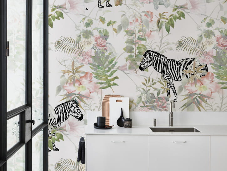 BN 200385 Mijke Konijn Lovely Zebra - mural z motywem tropikalnych liści i zebr