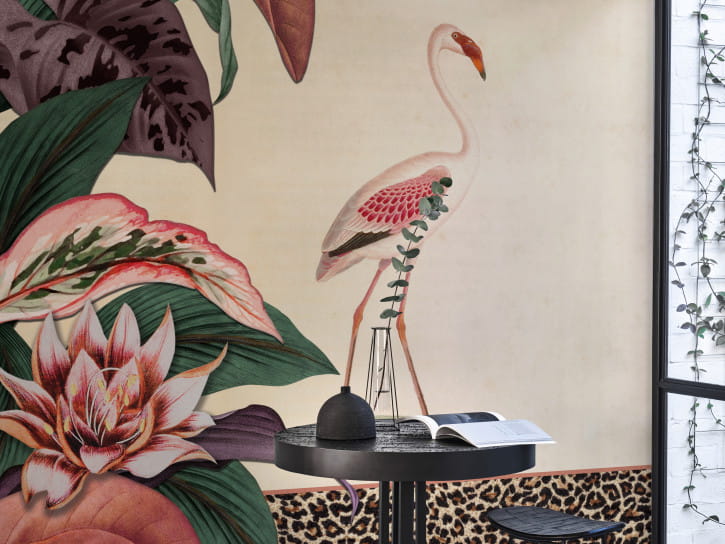 BN 200390 Mijke Konijn Flamingo & Leopard - mural z motywem tropikalnych liści i flaminga