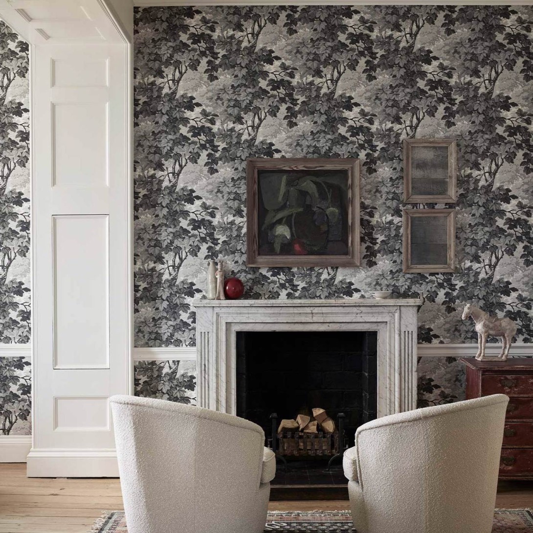 Zoffany ZINW310059 Kensington Walk Richmond Park Charcoal - tapeta w liście