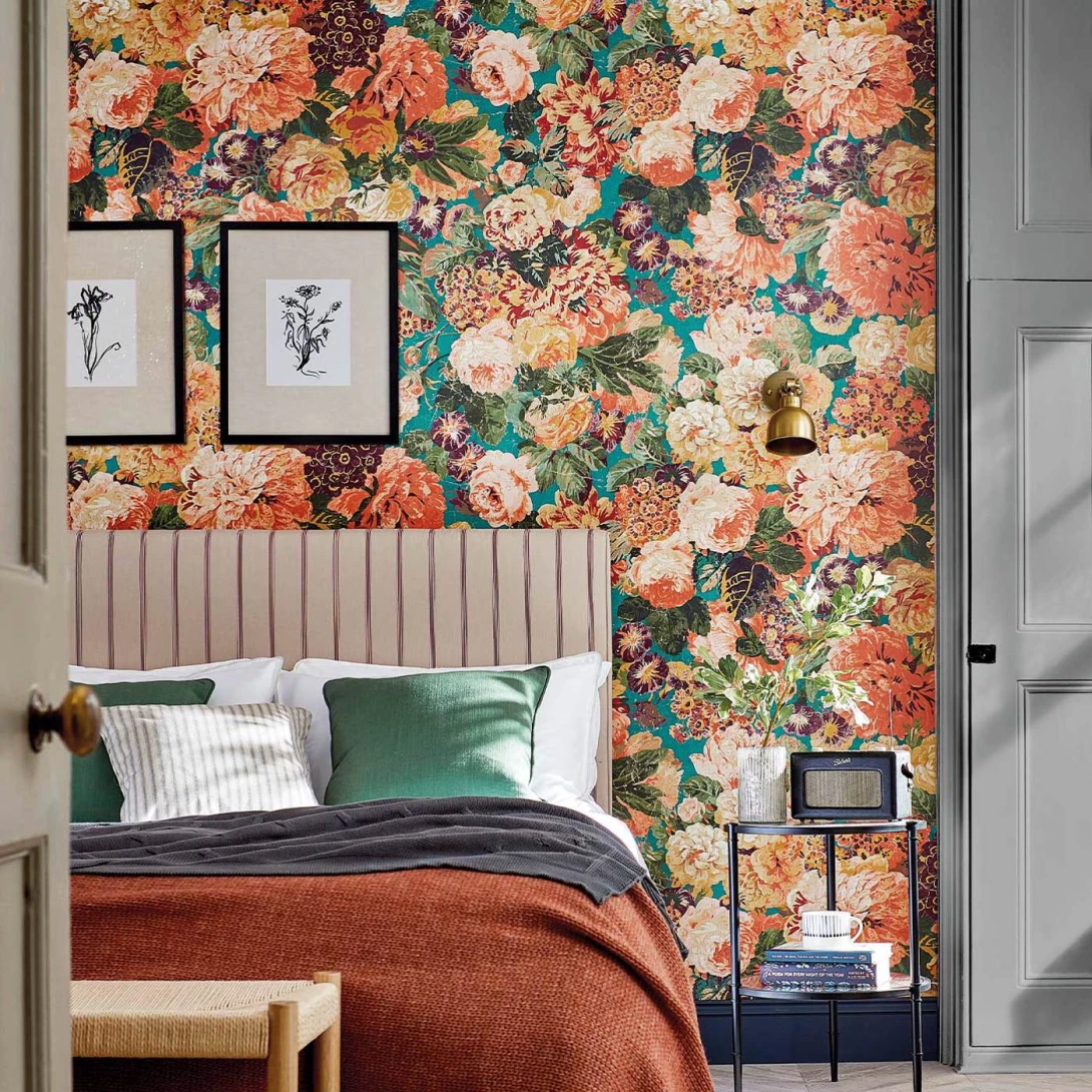 Sanderson 217027 One Sixty Very Rose and Peony Kingfisher/Rowan Berry - tapeta w róże i piwonie