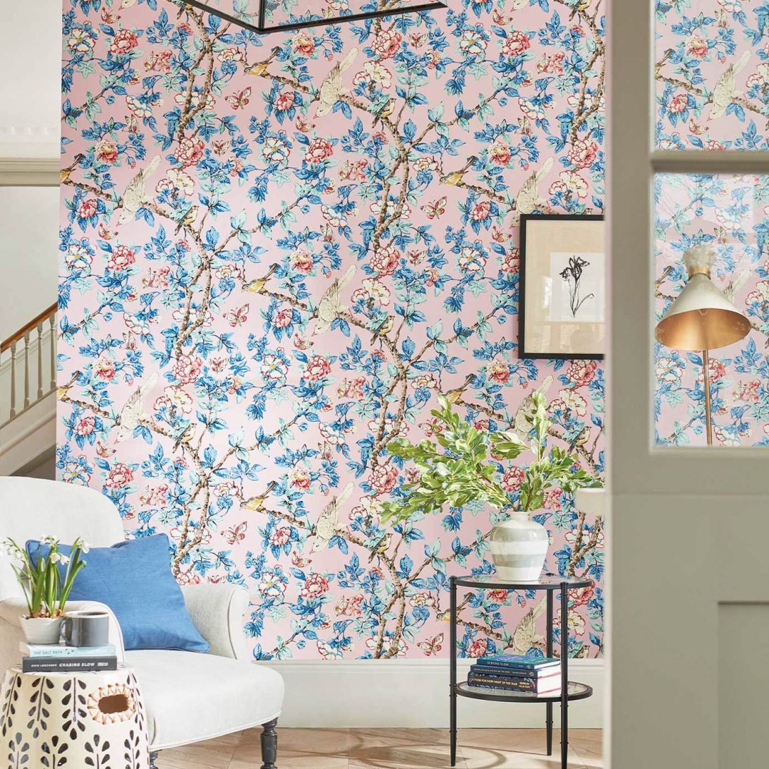 Sanderson 217037 One Sixty Caverley Indigo Blue/Rowan Berry - tapeta w kwiaty, ptaki i motyle