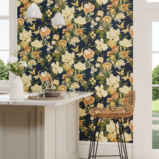 Sanderson 217120 Water Garden Emperor Peony Midnight/Apricot - tapeta w piwonie