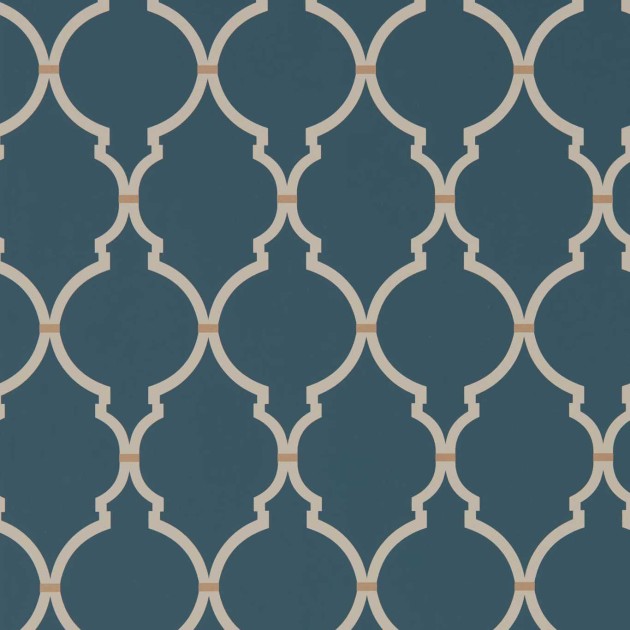 Sanderson 216338 Water Garden Empire Trellis Indigo/Linen - tapeta z koniczyną marokańską