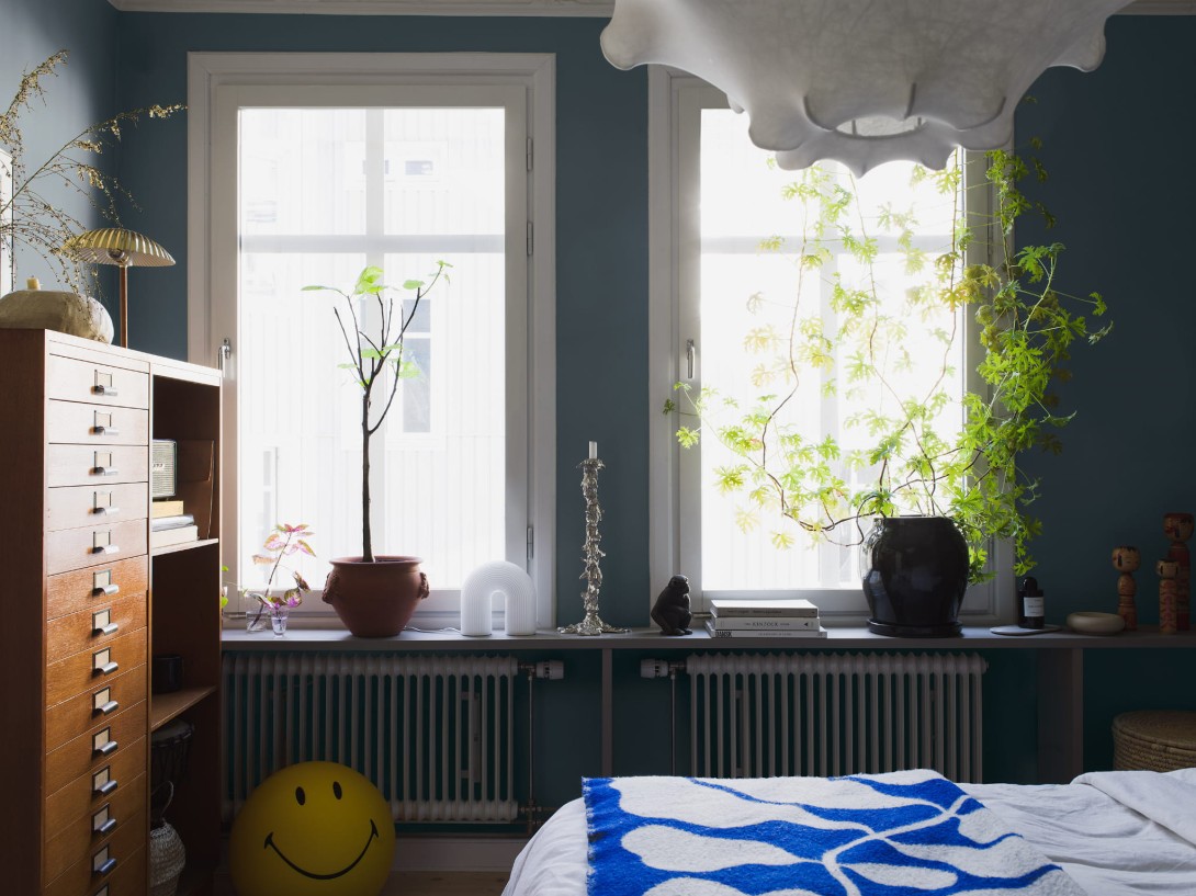 Boras Tapeter 7561 Pigment Luna Blue - minimalistyczna tapeta w niebieskim kolorze