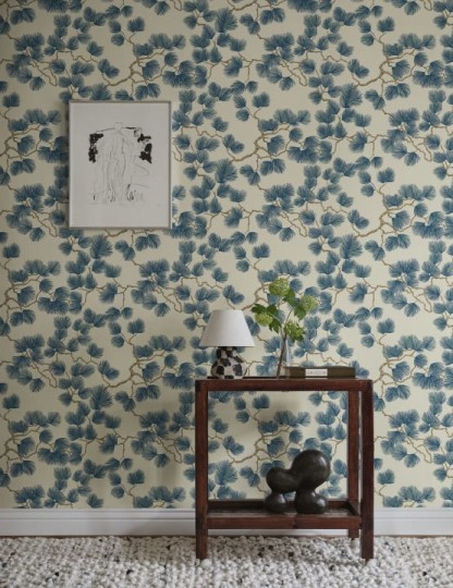 Sandberg S10327 Mons Klint Pine Blue - tapeta w liście sosny