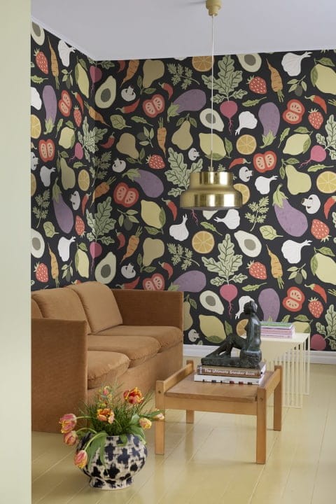 Rebel Walls R19578 Cottage Cool Eat Your Greens Midnight - mural z motywem warzyw i owoców