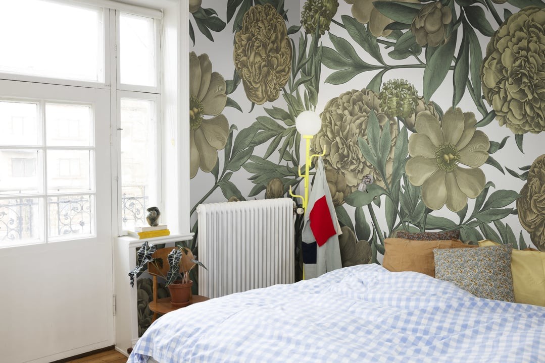 Rebel Walls R18720 Cottage Cool Peony Delight Saffron - mural z motywem kwiatów