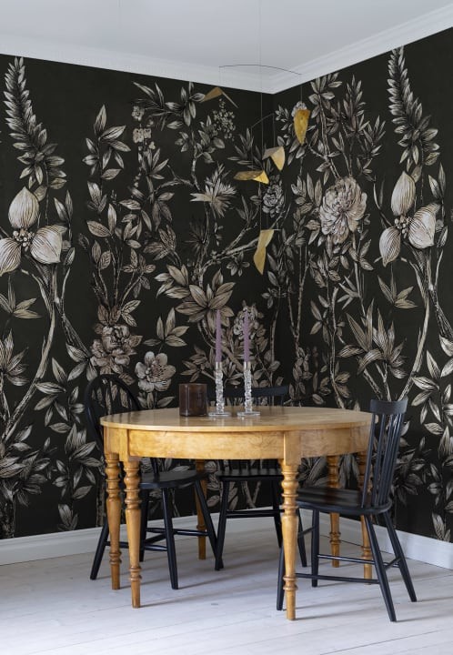 Rebel Walls R18729 Cottage Cool Silk Floral Midnight - mural z motywem kwiatów
