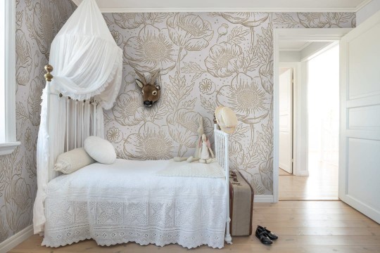 Rebel Walls R18723 Cottage Core Golden Poppy White - mural z motywem maków