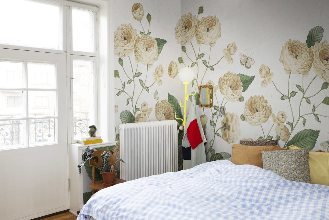 Rebel Walls R18692 Cottage Core Sweet Buttercups Sand - mural z motywem jaskrów