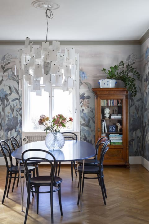 Rebel Walls R18686 Cottage Core Misty Garden Blue - mural łąka