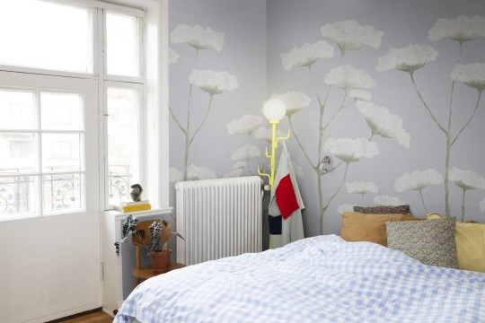 Rebel Walls R18663 Cottage Core Dara Dusty Blue - mural w ręcznie malowane kwiaty