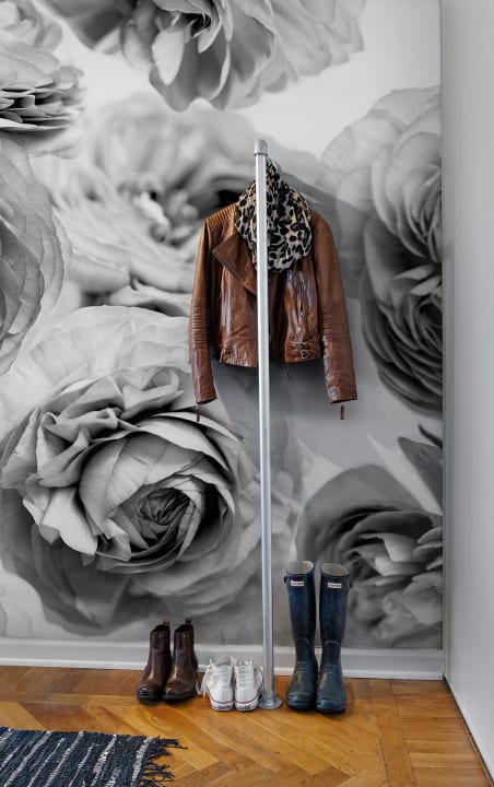 Rebel Walls R13092 Bouquet Summer Wind Black and White - mural róże