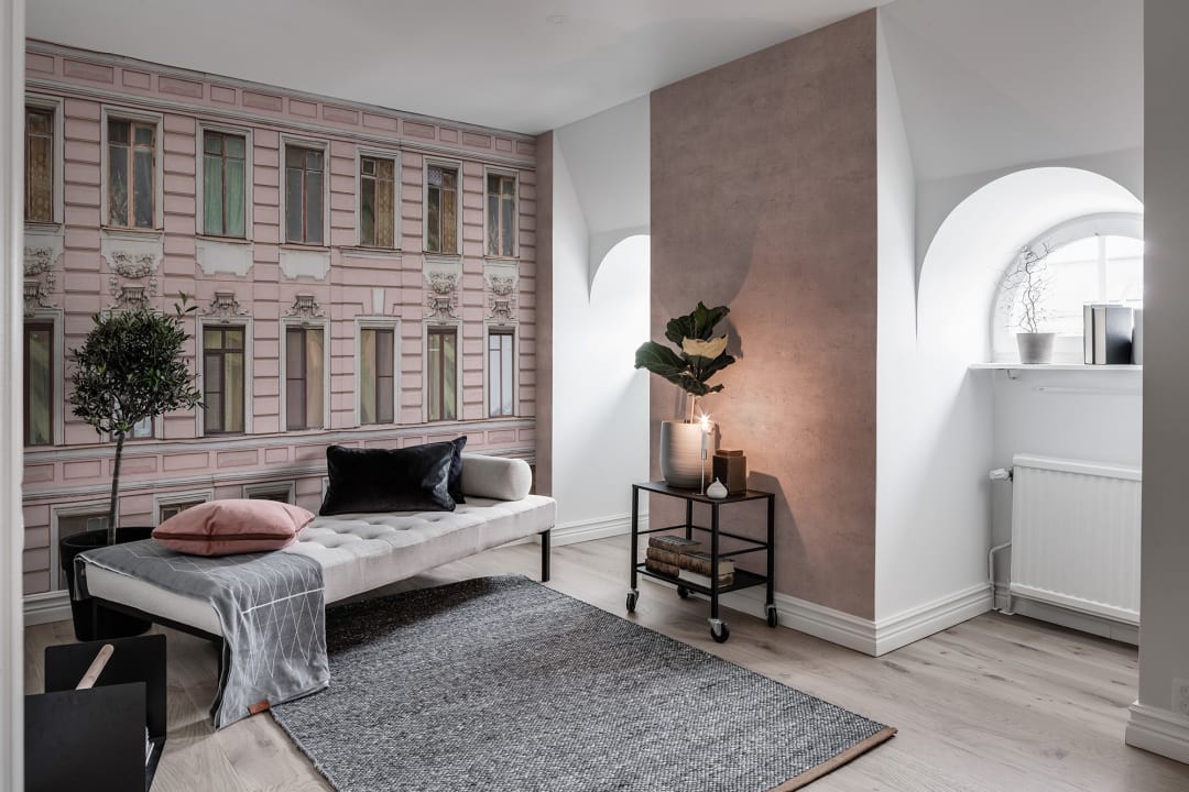 Rebel Walls R15881 Nomad Avenue Pink Facade - mural z fasadą kamienicy